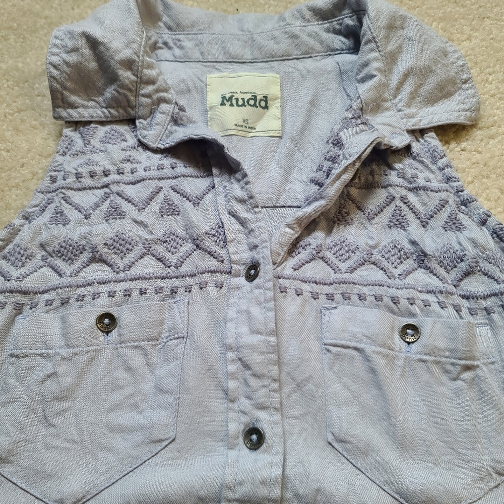 Sleeveless Button Down. - image 3